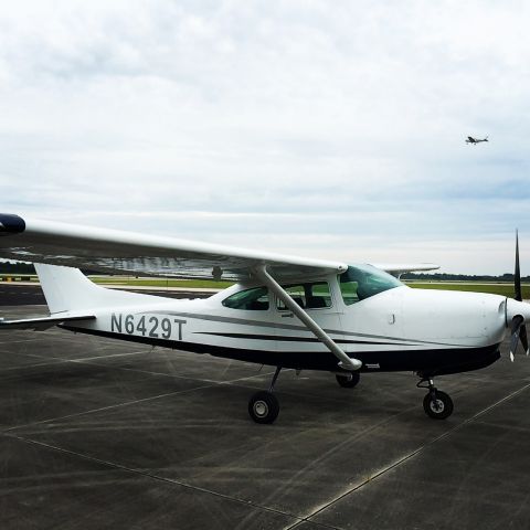 Cessna Skylane (N6429T) - On the ramp in VRB