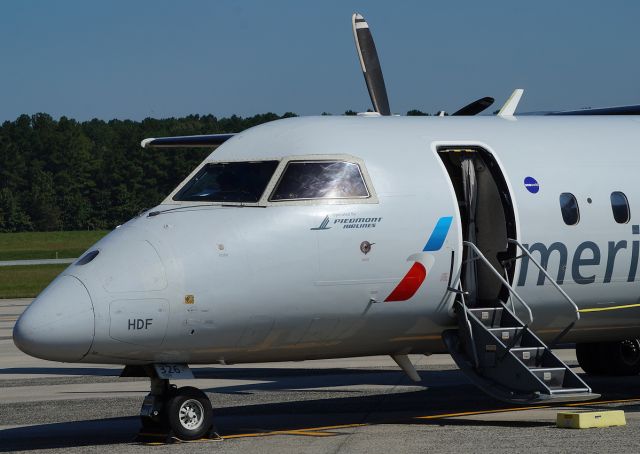 de Havilland Dash 8-300 (N326EN)