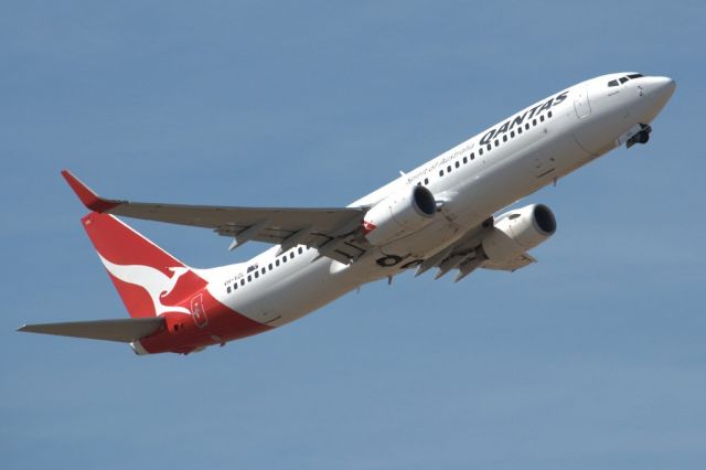 Boeing 737-800 (VH-VZL) - Heading skywards off runway 23. Thursday 4th April 2013.