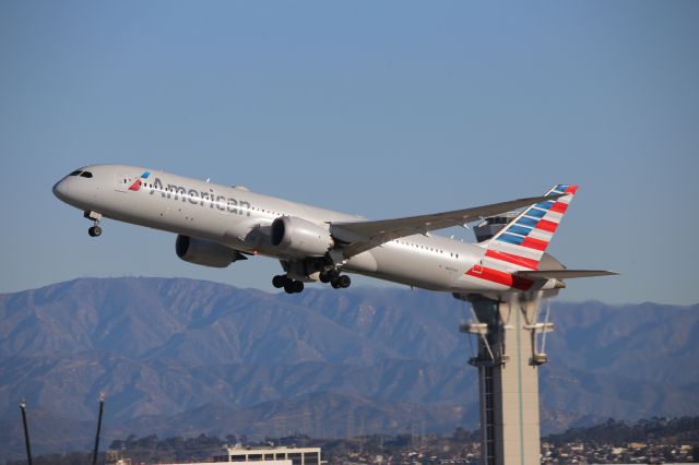 Boeing 787-9 Dreamliner (N825AA)