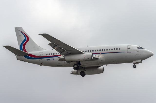 Boeing 737-200 (N467TW) - Approaching 13R