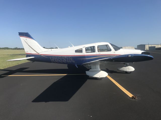 Piper Cherokee (N8337A)