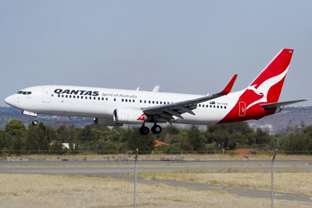 Boeing 737-800 (VH-VXD) - About to put down on runway 05. Friday, 19th April 2013.