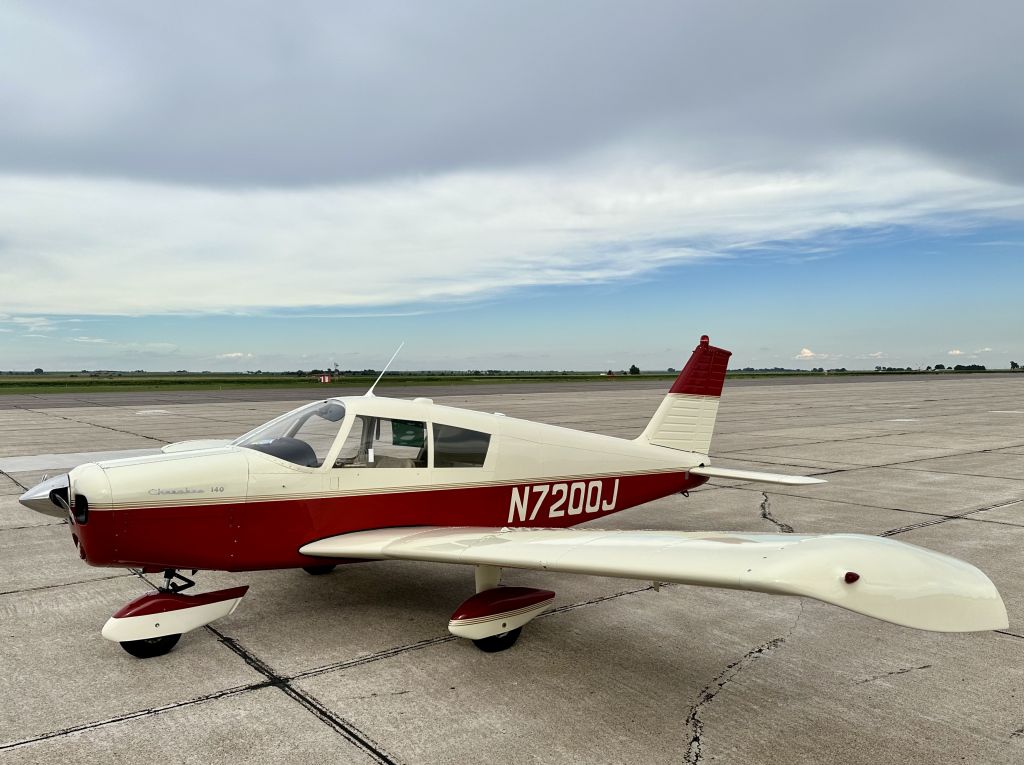 Piper Cherokee (N7200J) - KBFF ramp 