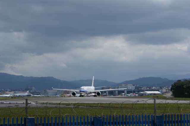 Airbus A330-300 (B-18353) - 2014.02.23 China Airlines B-18353 Take off