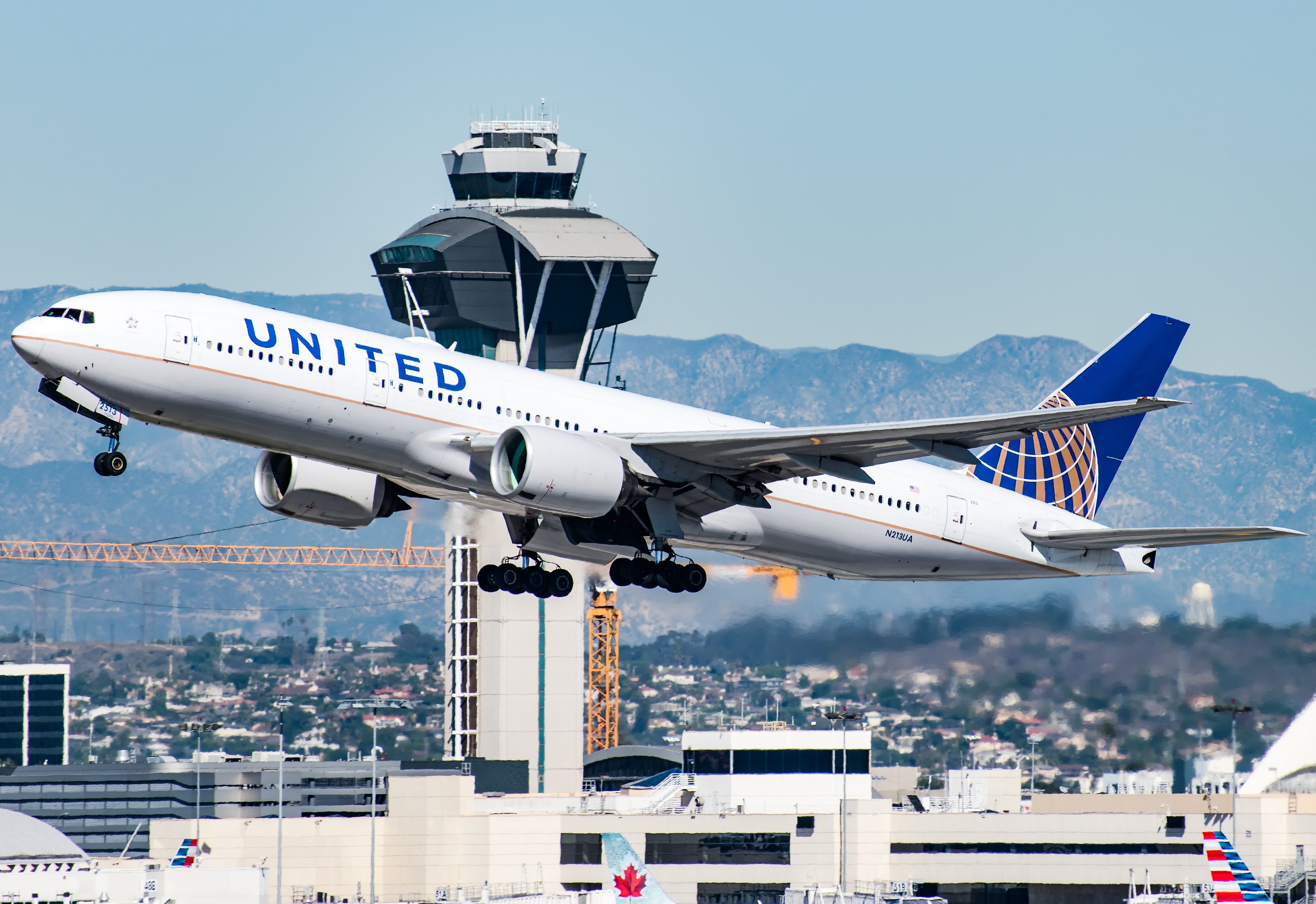 Boeing 777-200 (N213UA)