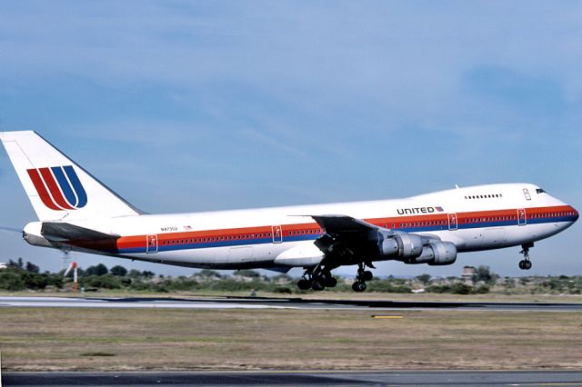 N4735U — - UNITED AIRLINES - BOEING 747-122 - REG : N4735U (CN 19928/208) - KINGSFORD SMITH SYDNEY NSW. AUSTRALIA - YSSY 27/6/1988 35MM SLIDE CONVERSION USING A LIGHTBOX AND A NIKON L810 DIGITAL CAMERA IN THE MACRO MODE.