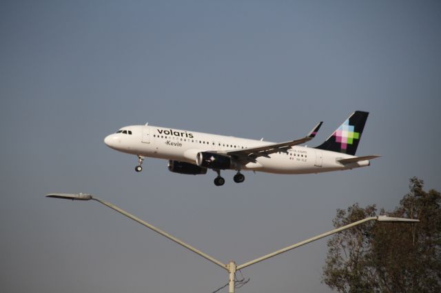 Airbus A320 (XA-VLE) - FINAL APPROACH 27 MMTJ