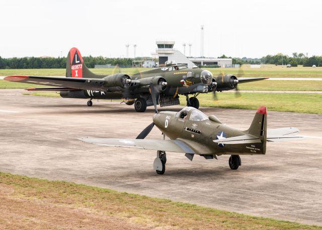 Bell Airacobra (N6968) - B-17 N7227C WITH P39 N6968