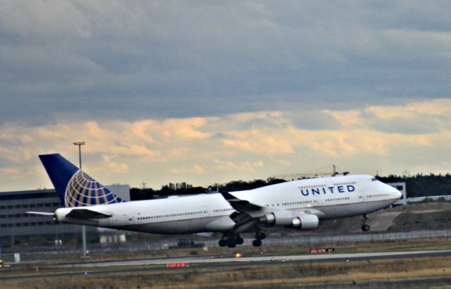 Boeing 747-400 (N117UA)