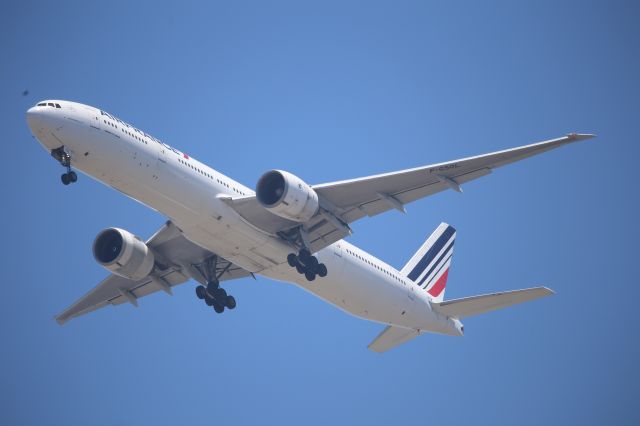 BOEING 777-300ER (F-GSQL)