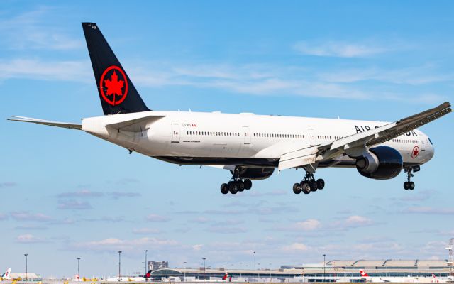 BOEING 777-300ER (C-FNNQ)
