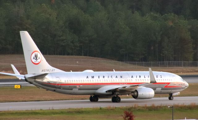 Boeing 737-800 (N905NN)
