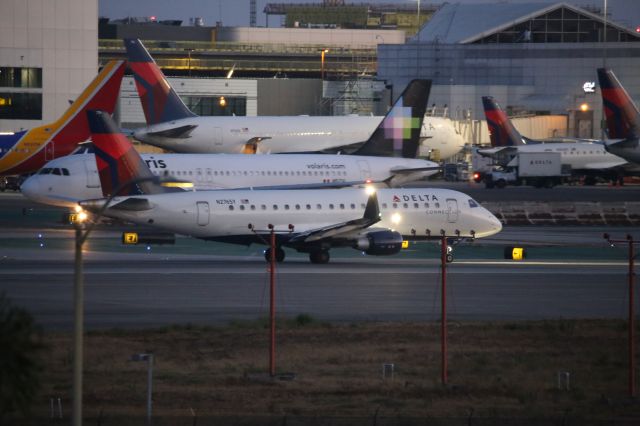 EMBRAER 175 (long wing) (N276SY)