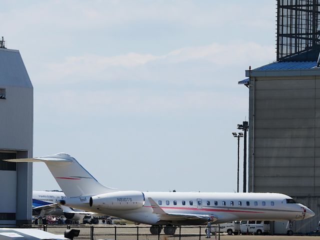 Bombardier Global Express (N810TS) - I take a picture on Apr 13, 2017.