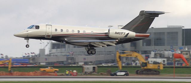 Embraer Legacy 550 (N401FX)