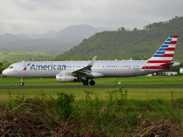 Airbus A321 (N934AA)