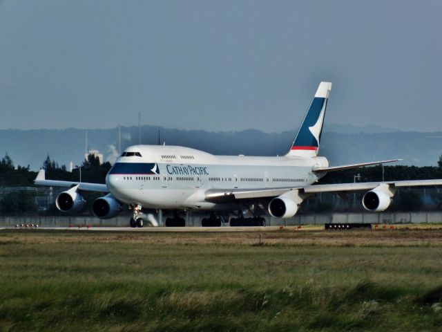 Boeing 747-400 (B-HKV)