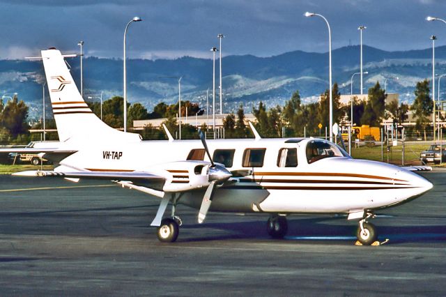 VH-TAP — - PIPER AEROSTAR 601P - REG : VH-TAP (CN 61P-0552-237) - WEST BEACH ADELAIDE SA. AUSTRALIA - YPAD (8/7/1986) 35MM SLIDE SCANNED WITH A EPSON PERFECTION V700 FLATBED SCANNER.