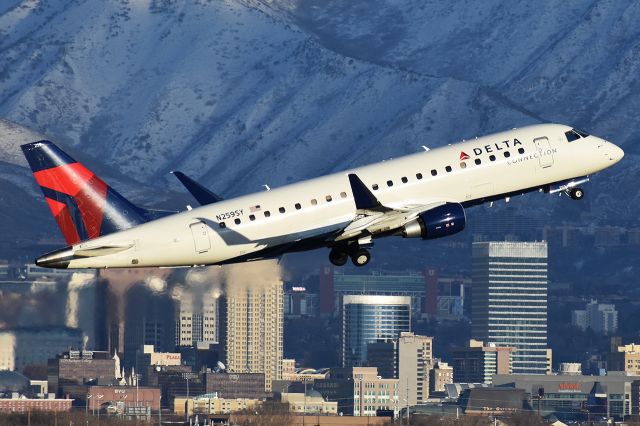 EMBRAER 175 (long wing) (N259SY)