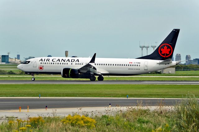 Boeing 737 MAX 8 (C-FSNQ)