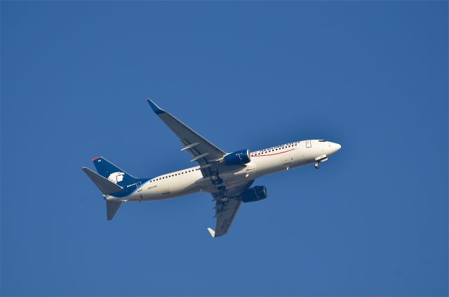 Boeing 737-700 (N861AM) - On finals into MMMX