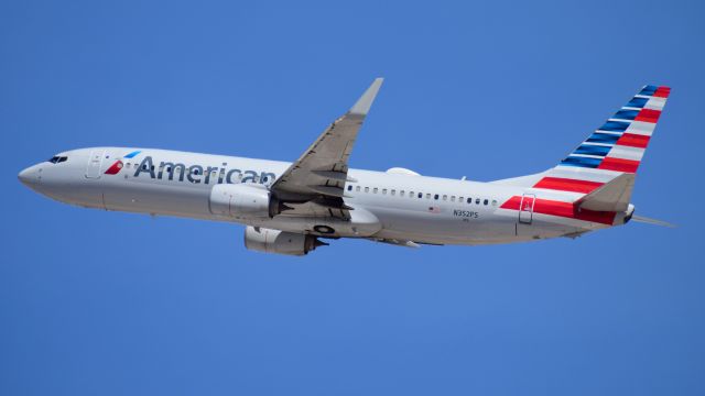 Boeing 737-800 (N352PS)