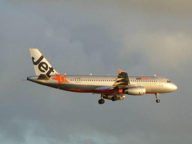 Airbus A320 (VH-VQS)