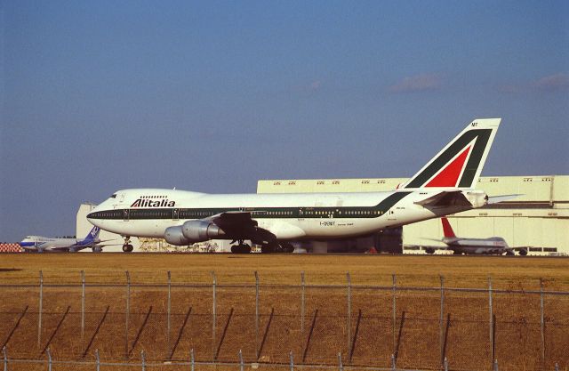 Boeing 747-200 (I-DEMT) - Departure at Narita Intl Airport Rwy34 on 1988/12/10