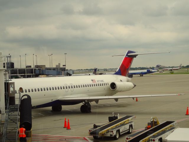 McDonnell Douglas DC-9-40 (N774NC)