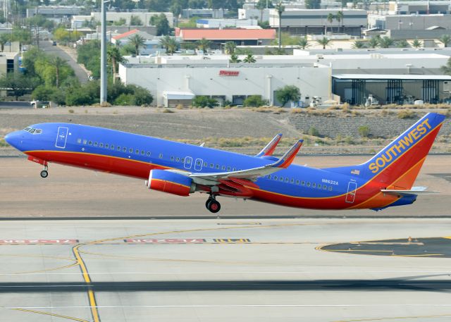 Boeing 737-800 (N8622A)