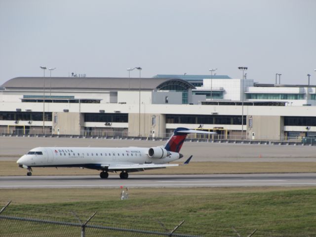 Canadair Regional Jet CRJ-700 (N398CA)