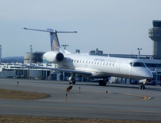 Embraer ERJ-145 (N15910)