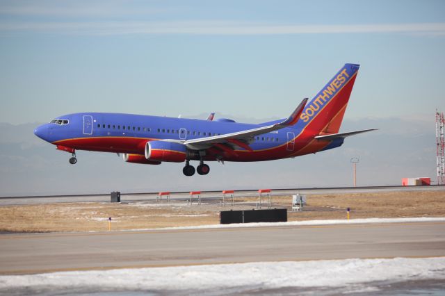 Boeing 737-700 (N791SW) - Landing on 17L.