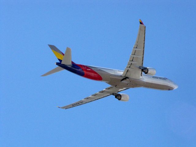 Airbus A330-300 (HL8259) - you can watch this Asiana Airlines full take-off in our HD videobr /a rel=nofollow href=http://www.youtube.com/watch?v=rBpKq1TKROghttp://www.youtube.com/watch?v=rBpKq1TKROg/a