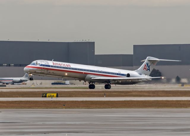 McDonnell Douglas MD-83 (N424AA)