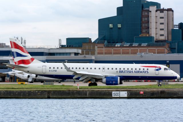 Embraer ERJ-190 (G-LCYM)