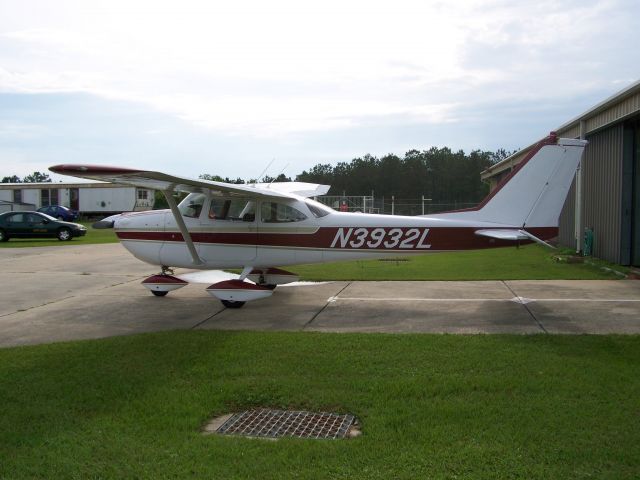 Cessna Skyhawk (N3932L) - 1966 180Hp