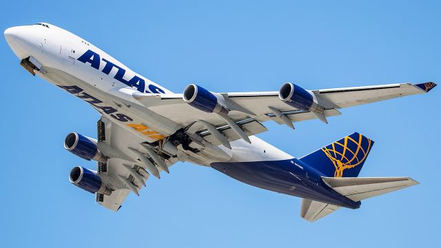 Boeing 747-400 (N476MC)