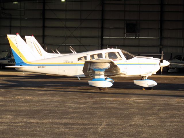 Piper Cherokee (N28627)