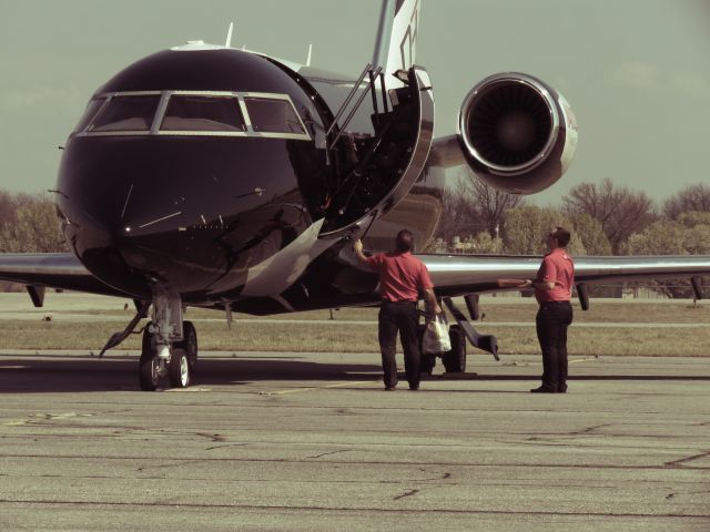 Canadair Challenger (N400DH)