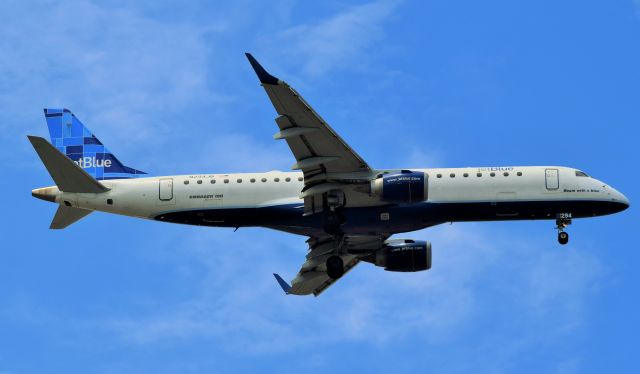 Embraer ERJ-190 (N294JB)