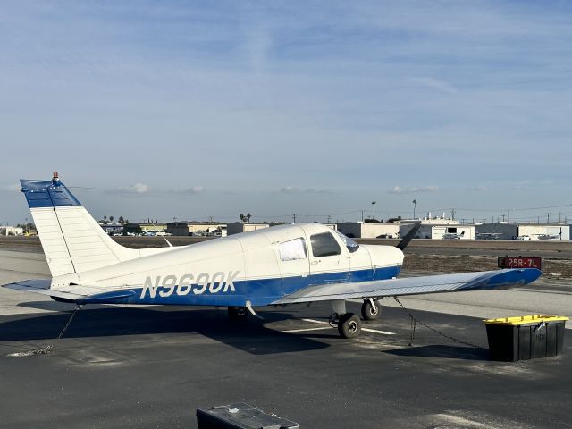 Piper Cherokee (N9690K)