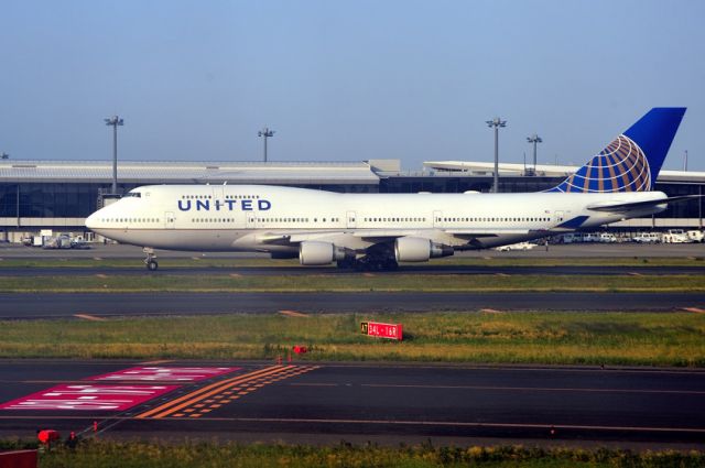 Boeing 747-400 (N116UA)