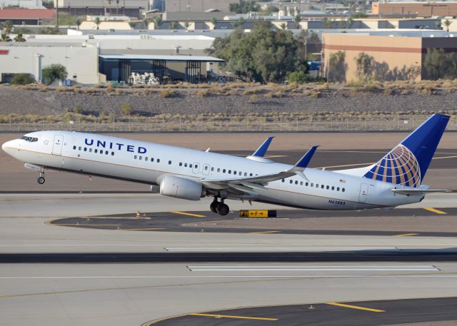 Boeing 737-900 (N62883)