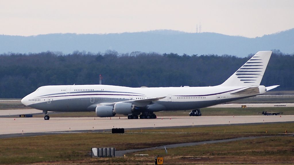 BOEING 747-8 (A7-HBJ)