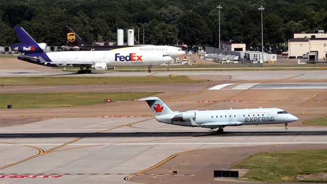 Canadair Regional Jet CRJ-100 (C-FWRS)