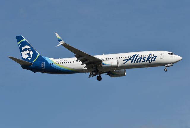 Boeing 737-900 (N481AS) - 23L 06-21-25