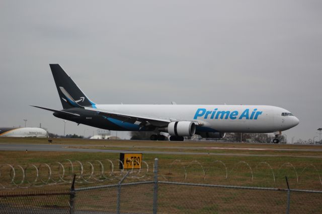 BOEING 767-300 (N641AZ)