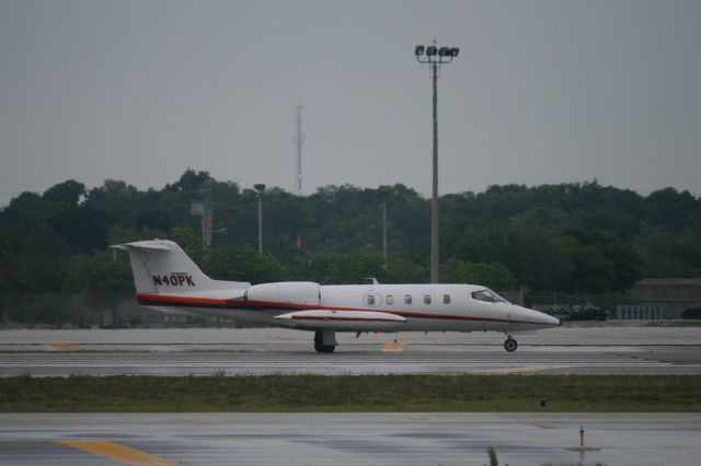 Learjet 35 (N40PK)